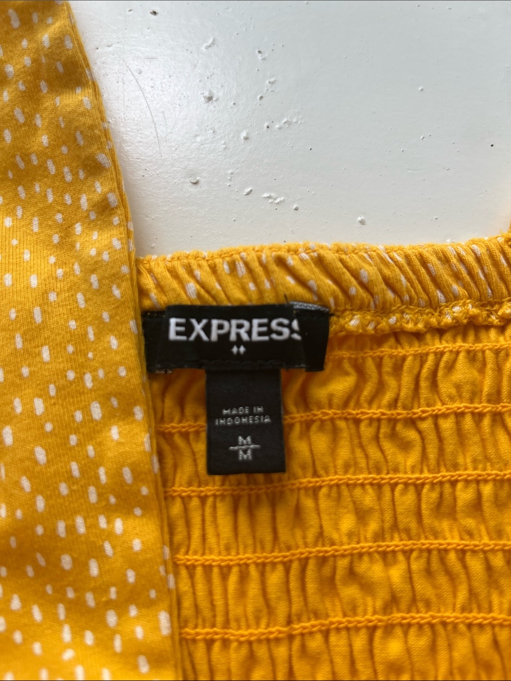 Express Medium Yellow White Fleck Pattern Stretchy Flowy Chunky Strap Blouse - Picture 5 of 5